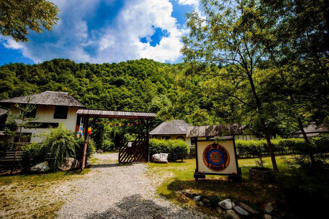 Fratii Jderi - Utopia Verde Brezoi Exterior foto