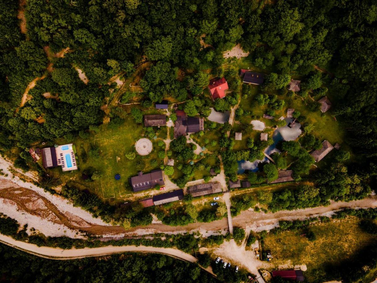 Fratii Jderi - Utopia Verde Brezoi Exterior foto